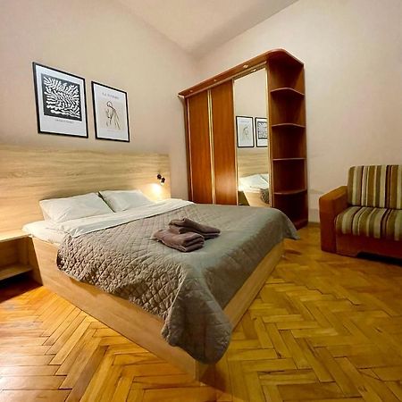 Romantic Apartments - City Center 5 15 Lviv Ngoại thất bức ảnh