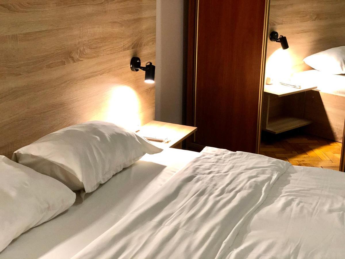 Romantic Apartments - City Center 5 15 Lviv Ngoại thất bức ảnh