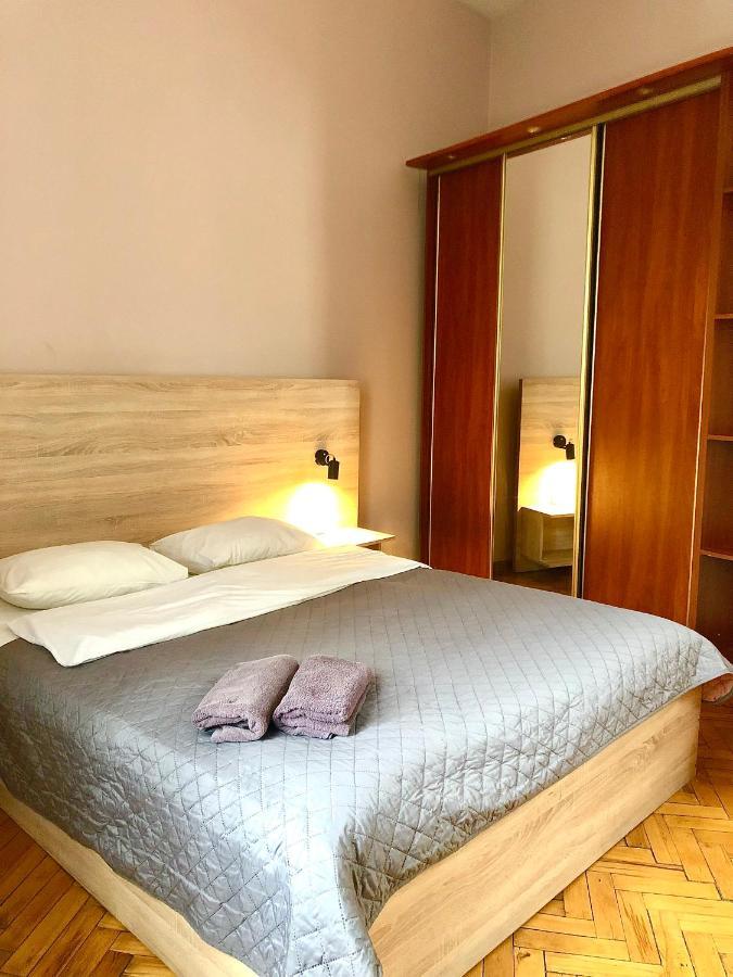 Romantic Apartments - City Center 5 15 Lviv Ngoại thất bức ảnh
