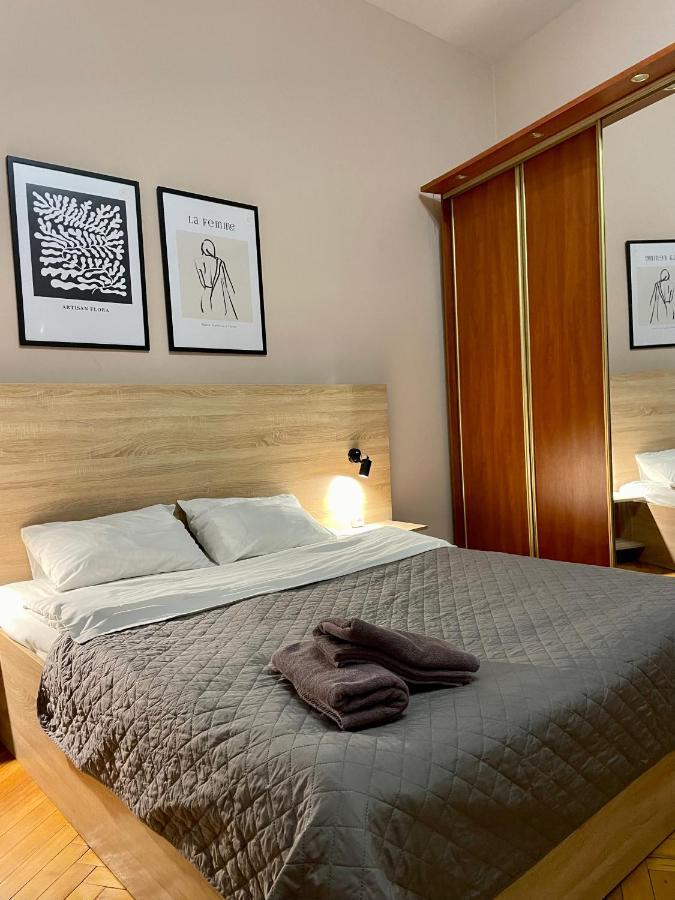 Romantic Apartments - City Center 5 15 Lviv Ngoại thất bức ảnh