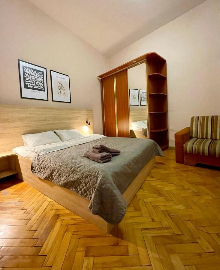 Romantic Apartments - City Center 5 15 Lviv Ngoại thất bức ảnh