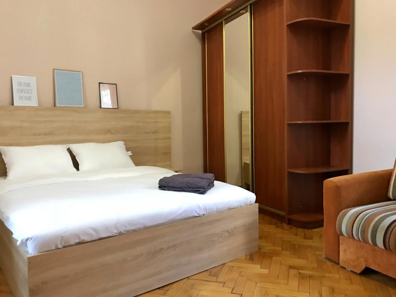 Romantic Apartments - City Center 5 15 Lviv Ngoại thất bức ảnh