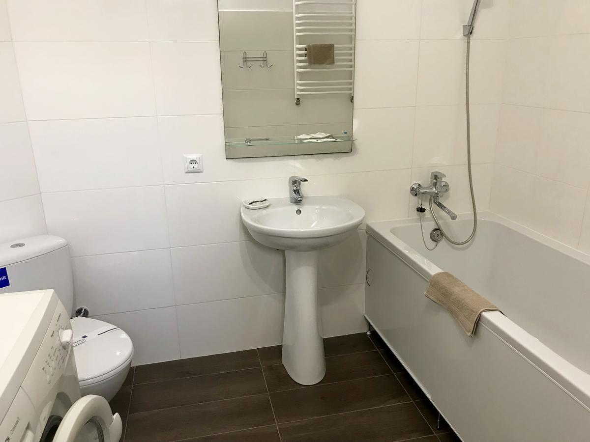 Romantic Apartments - City Center 5 15 Lviv Ngoại thất bức ảnh
