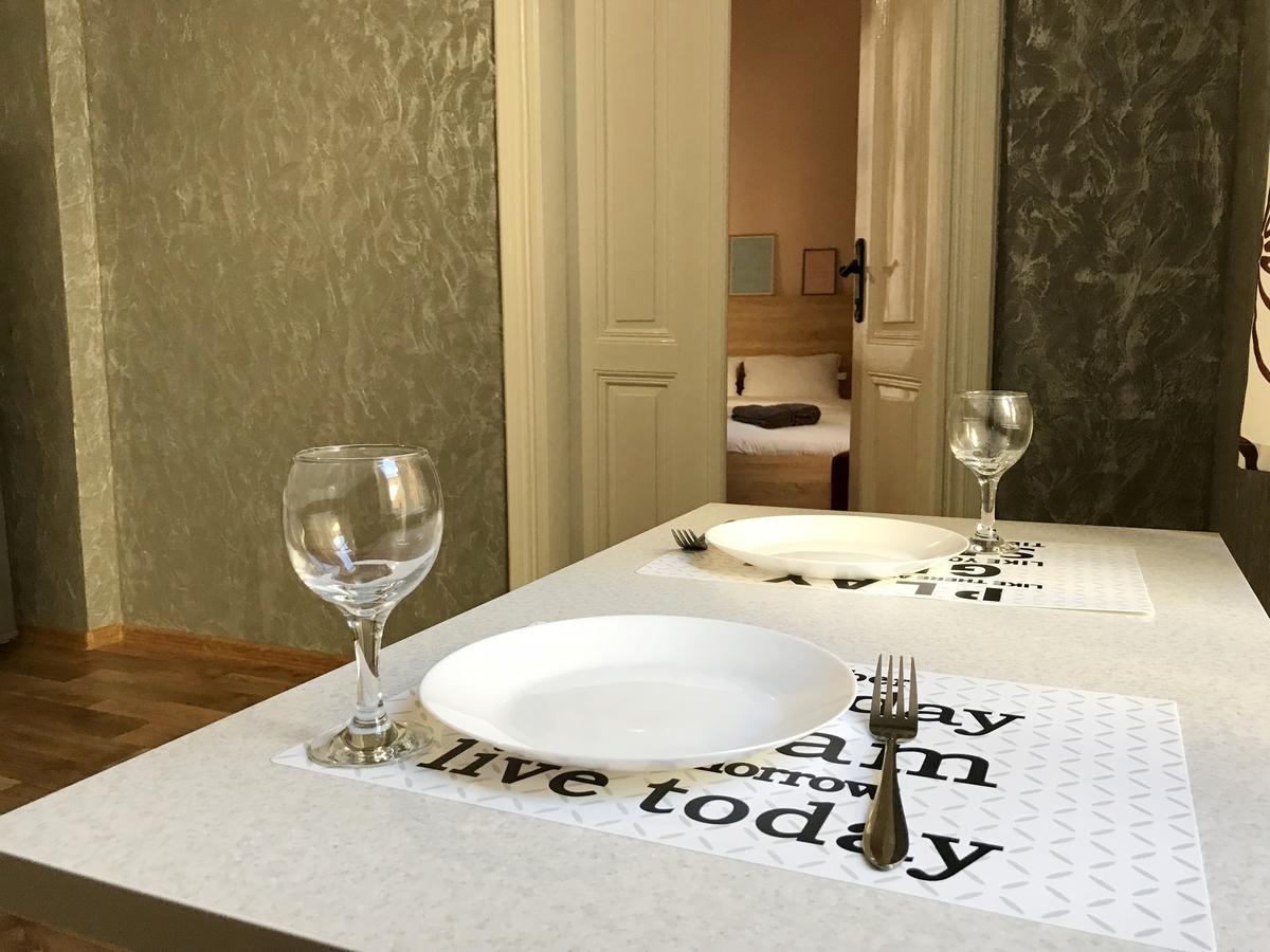 Romantic Apartments - City Center 5 15 Lviv Ngoại thất bức ảnh
